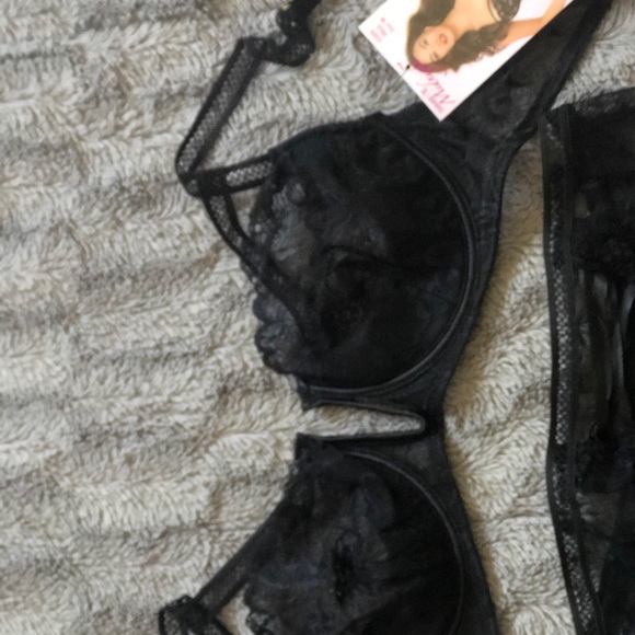 Black lingerie  new with tags! - Picture 3 of 4